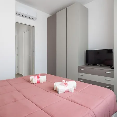 Harmony House - De Vivo Realty Apartment *