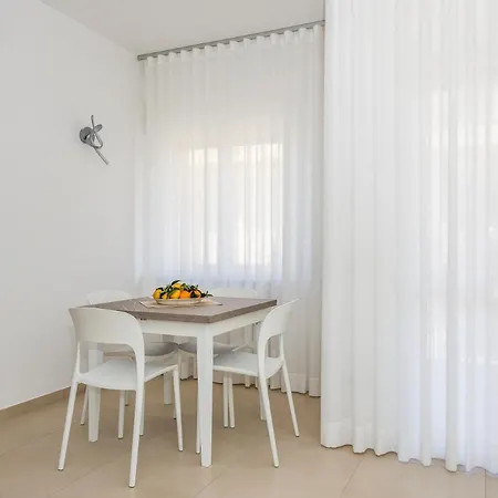 Harmony House - De Vivo Realty Apartment *