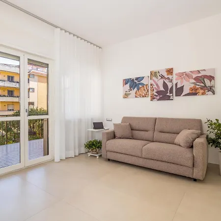 Harmony House - De Vivo Realty Apartment