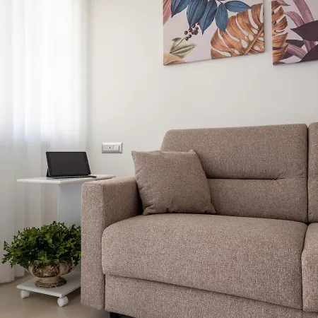 Harmony House - De Vivo Realty Apartment *